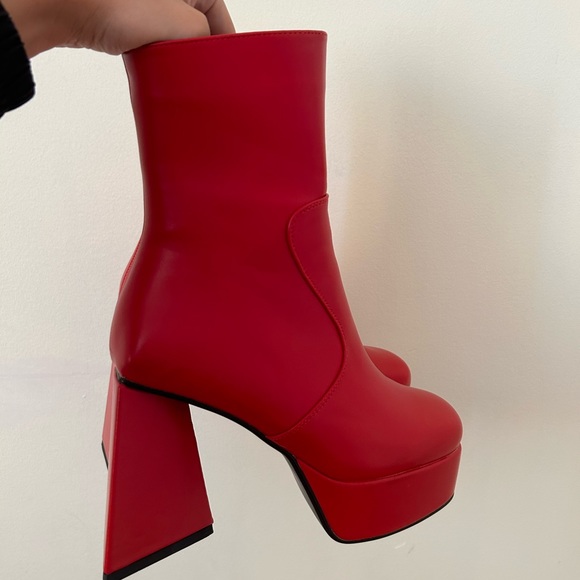Red Platform Lamoda Boots Size 9US/7UK - Picture 4 of 5